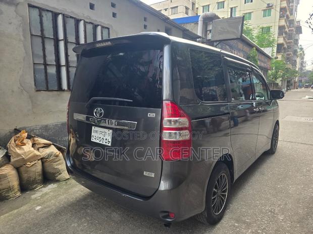 Toyota Noah 2013 Gray