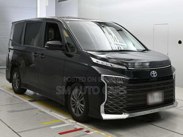 Toyota Voxy Hybrid S-G 2WD 7-Seater 2023 Pearl