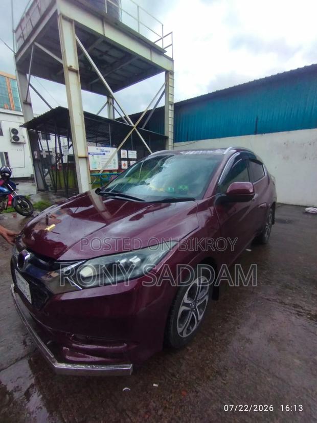 Honda Vezel 1.5 Hybrid 4WD 2018 Red