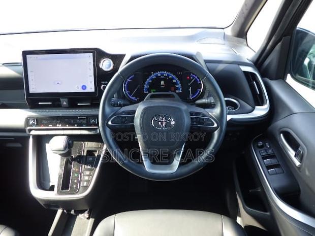 Toyota Noah 2022 Black
