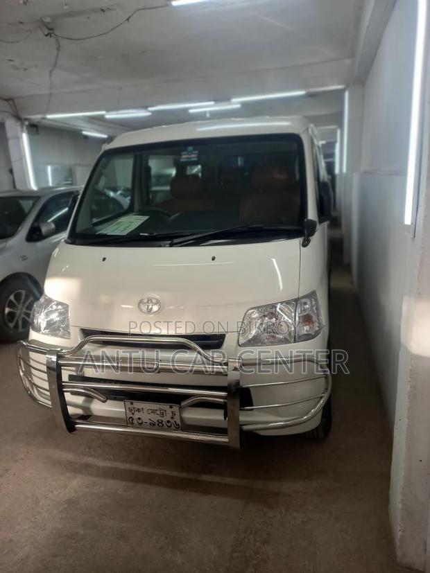 Toyota Noah 2010 White