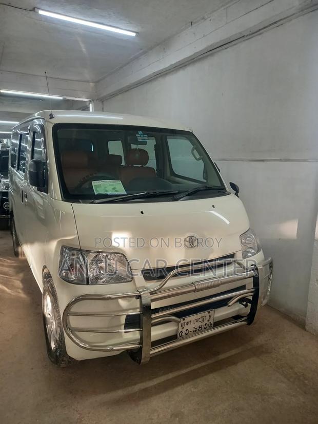 Toyota Noah 2010 White