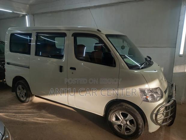 Toyota Noah 2010 White