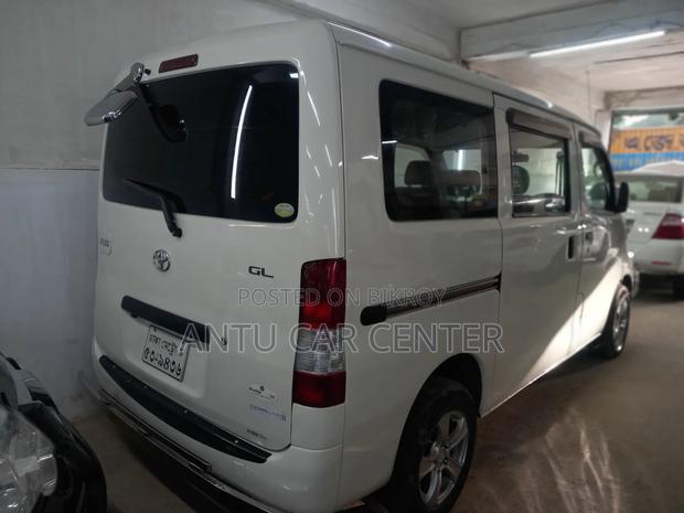 Toyota Noah 2010 White