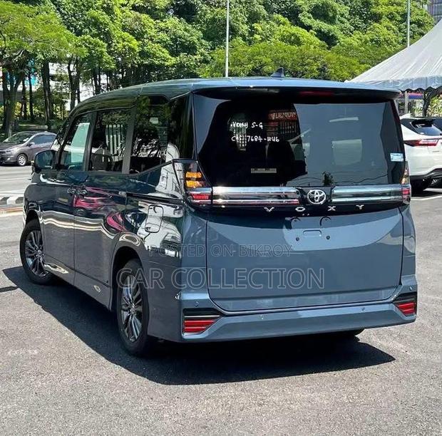 Toyota Voxy Hybrid S-Z 2-Wheel Drive 7-Seater 2022 Blue