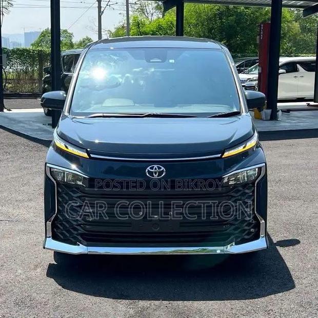 Toyota Voxy Hybrid S-Z 2-Wheel Drive 7-Seater 2022 Blue