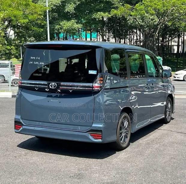 Toyota Voxy Hybrid S-Z 2-Wheel Drive 7-Seater 2022 Blue