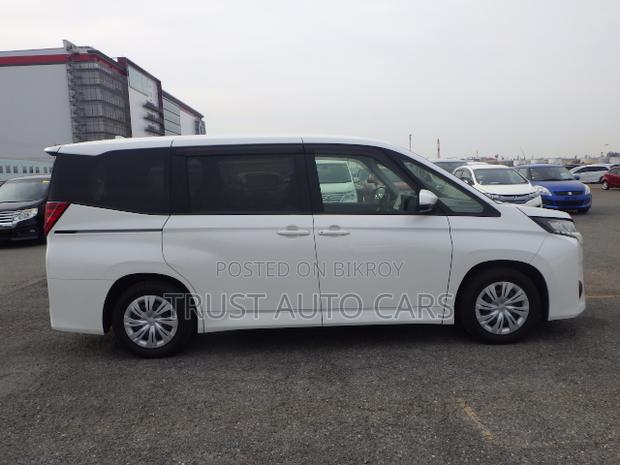 Toyota Noah 2022 Pearl