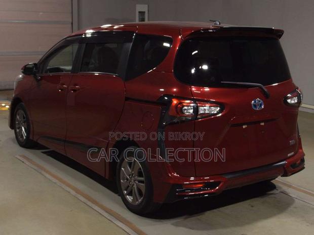 Toyota Sienta 2021 Red