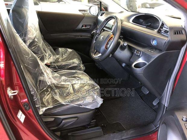 Toyota Sienta 2021 Red