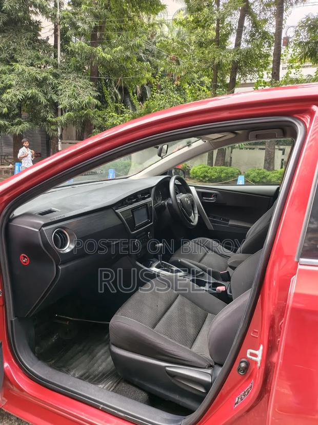 Toyota Auris 2012 Red