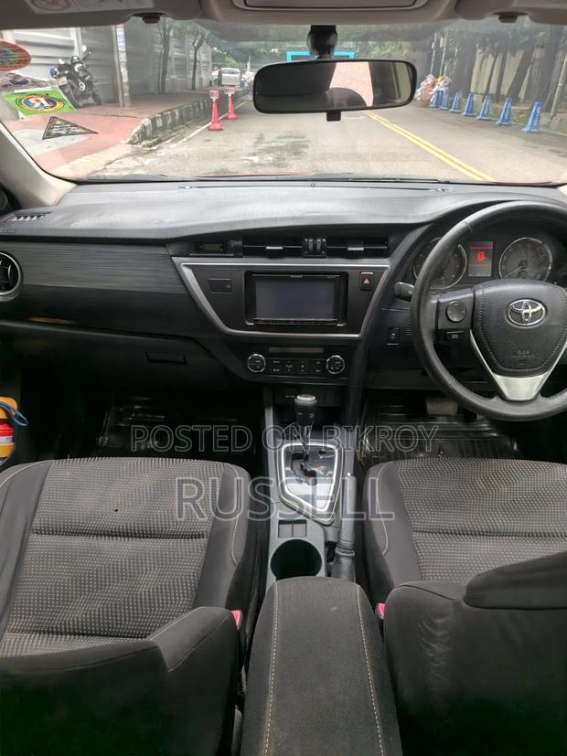 Toyota Auris 2012 Red
