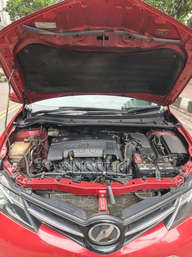 Toyota Auris 2012 Red