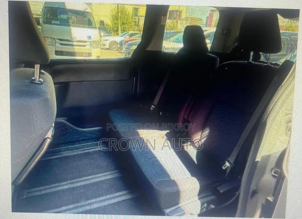Toyota Noah 2021 Silver