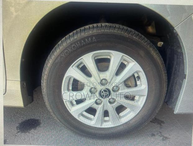 Toyota Noah 2021 Silver