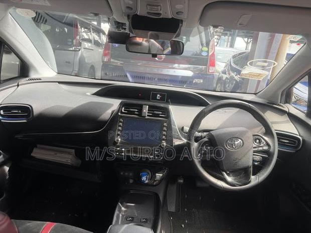 Toyota Prius 2022 Red