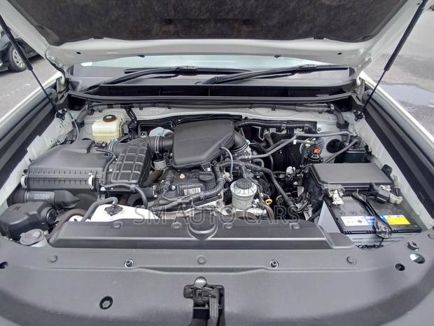 Toyota Land Cruiser Prado 2.7 2022 Pearl