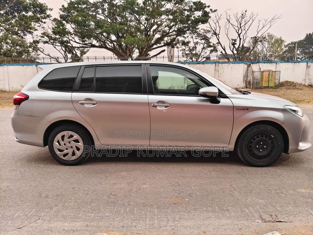New Toyota Corolla Fielder 1.5 Hybrid FWD 2020 Silver