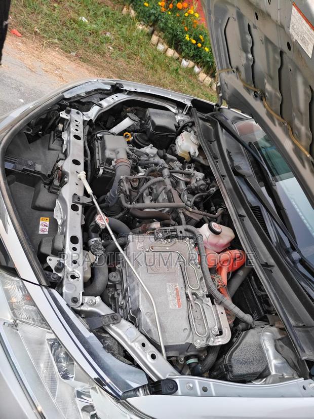 New Toyota Corolla Fielder 1.5 Hybrid FWD 2020 Silver