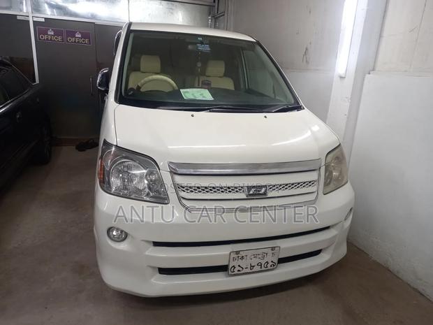 Toyota Noah 2005 White