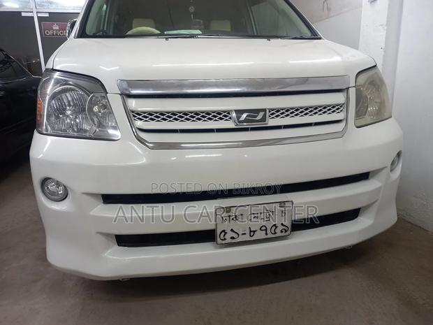 Toyota Noah 2005 White