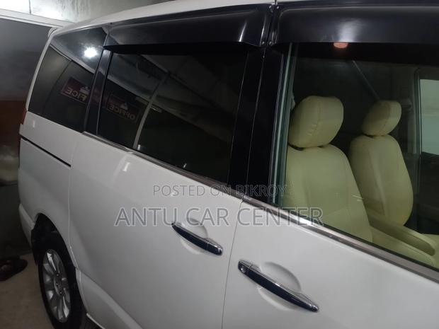 Toyota Noah 2005 White