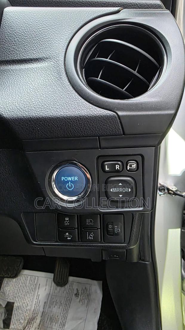 Toyota Axio 2021 Silver