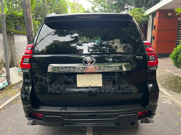 Toyota Land Cruiser Prado 2022 Black