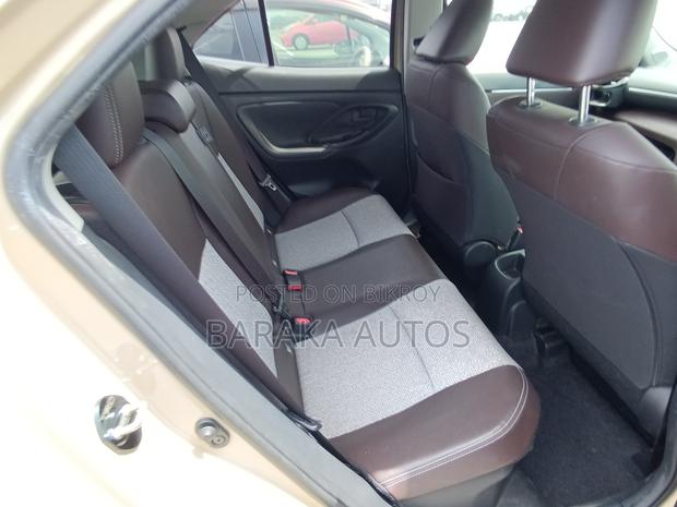 Toyota Yaris 2021 Beige