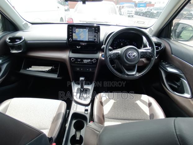 Toyota Yaris 2021 Beige