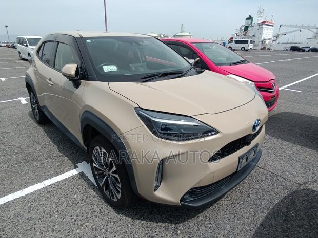 Toyota Yaris 2021 Beige
