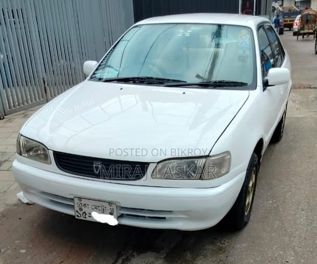 Toyota Corolla Sedan Automatic 1997 White