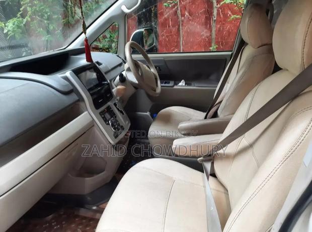 Toyota Noah 2010 Pearl