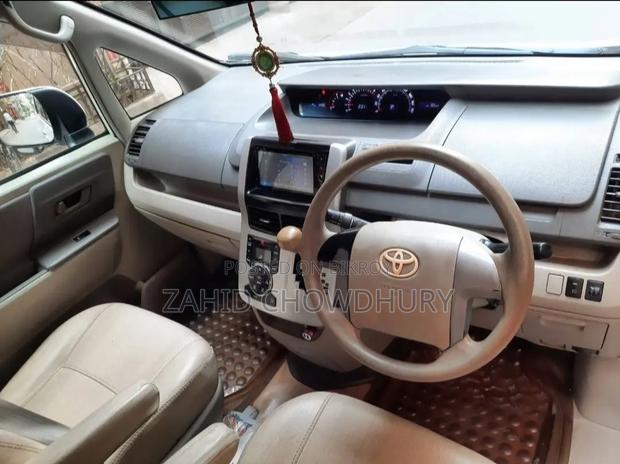 Toyota Noah 2010 Pearl