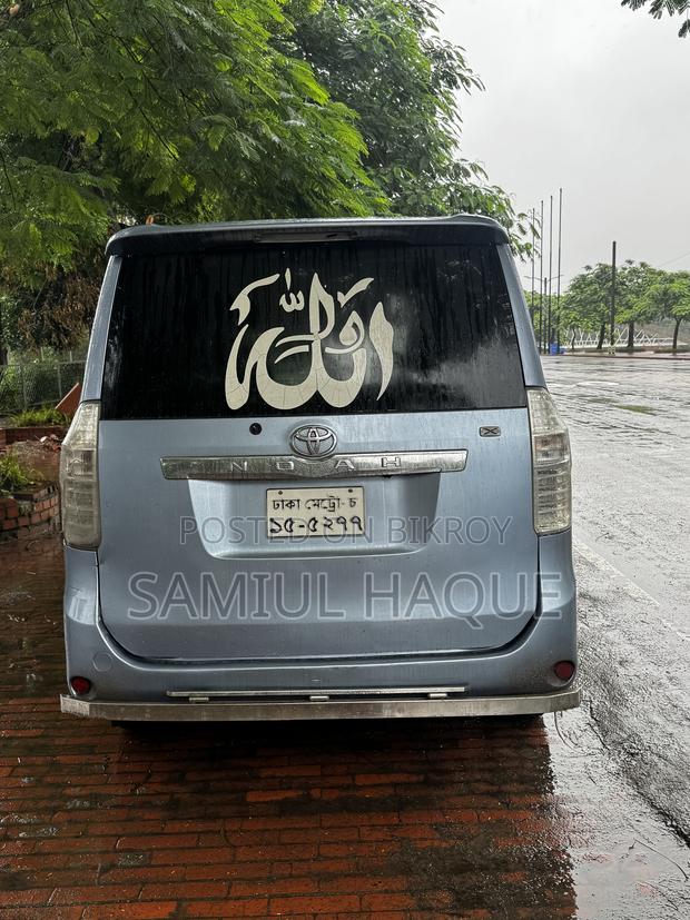 Toyota Noah 2009 Blue