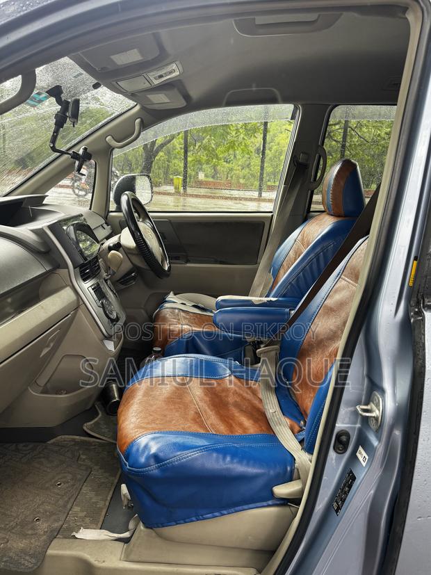 Toyota Noah 2009 Blue