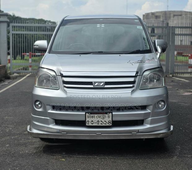 Toyota Noah 2005 Silver