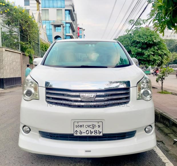 Toyota Noah 2.0 143hp FWD (8 Seater) 2011 Pearl