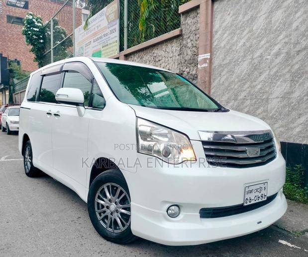 Toyota Noah 2.0 143hp FWD (8 Seater) 2011 Pearl