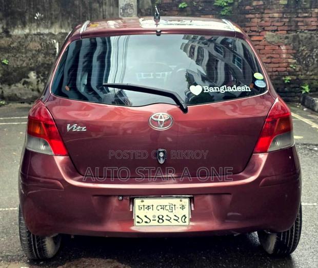 Toyota Vitz 1.0 FWD 5dr 2010 Maroon