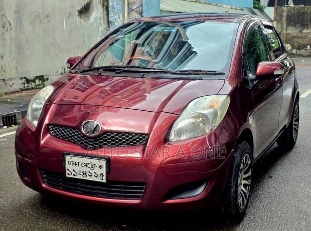 Toyota Vitz 1.0 FWD 5dr 2010 Maroon