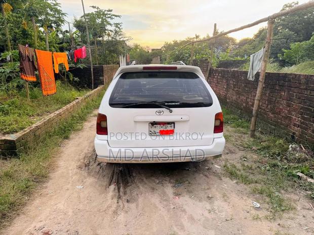 Toyota Corolla 2002 White