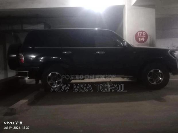 Toyota Land Cruiser 2000 Black
