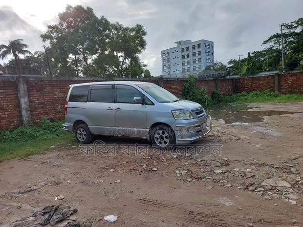 Toyota Noah 2004 Silver
