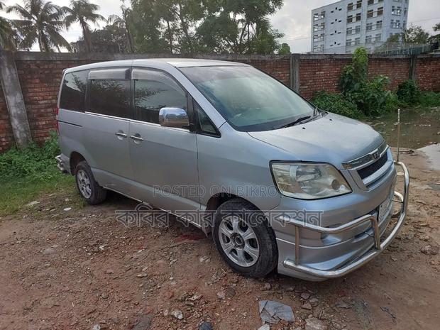 Toyota Noah 2004 Silver