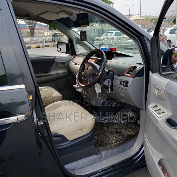 Toyota Noah 2004 Black