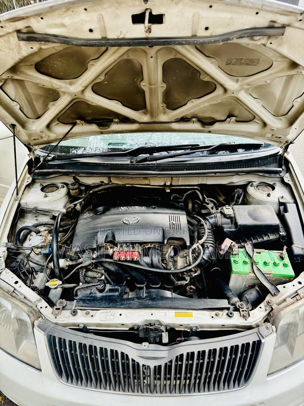 Toyota Corolla Sedan 2004 Pearl