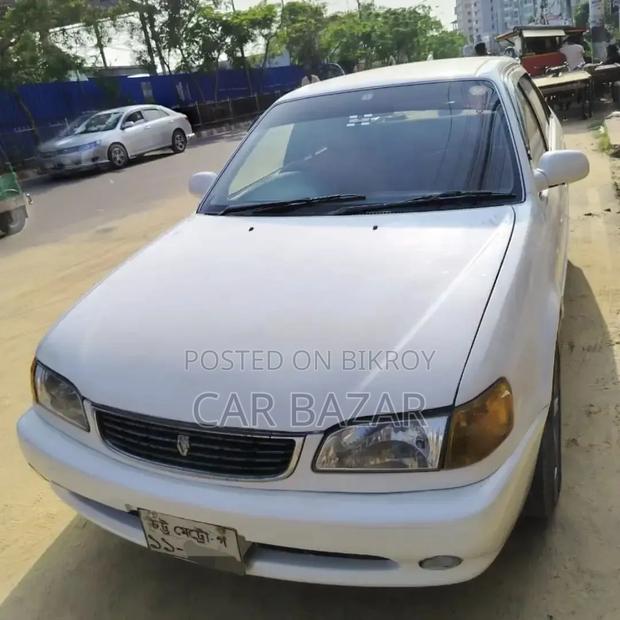 Toyota Corolla Sedan 1995 White