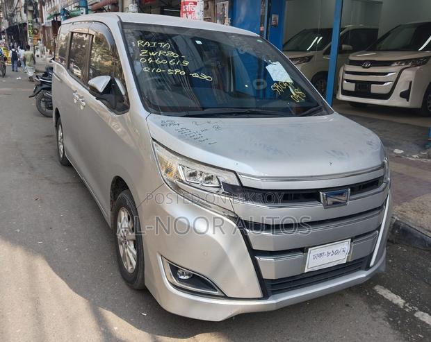 Toyota Noah 2021 Silver