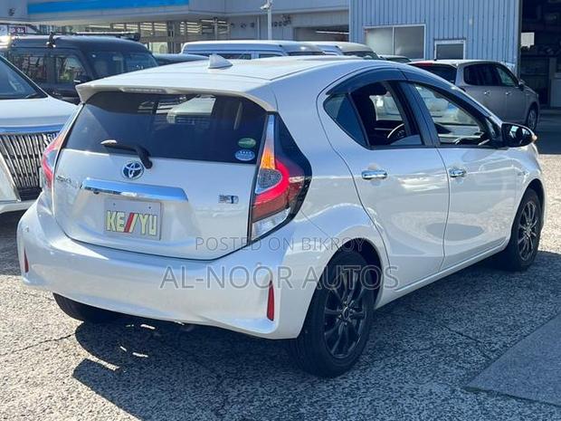 Toyota Aqua 2021 Pearl